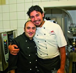 Gemeinsam haben sie sich in acht Jahren an die Spitze gekocht: Domenico Cannizzaro und sein Freund und K&uuml;chenchef Fatnassi Haithem sorgen f&uuml;r einzigartige Restaurantabende.