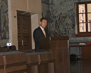 Der stellvertretende Generalkonsul von Japan in München, Daisaku Sugihara, beim Festakt im Würzburger Ratssaal. Foto: Susanne Jendoubi